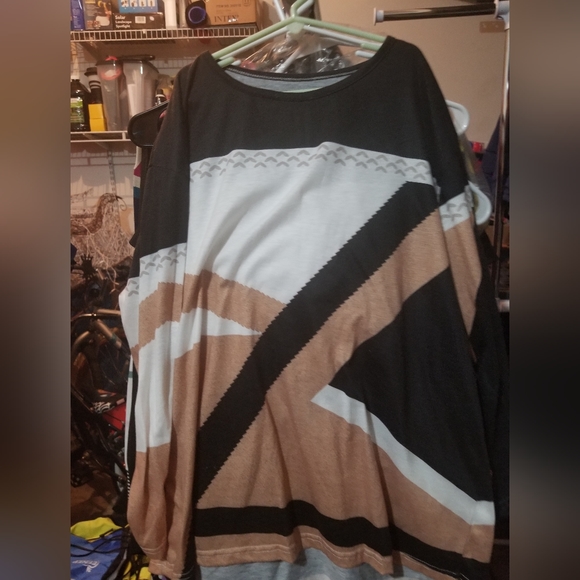 2x Printed long sleeve tshirt. - Picture 1 of 1